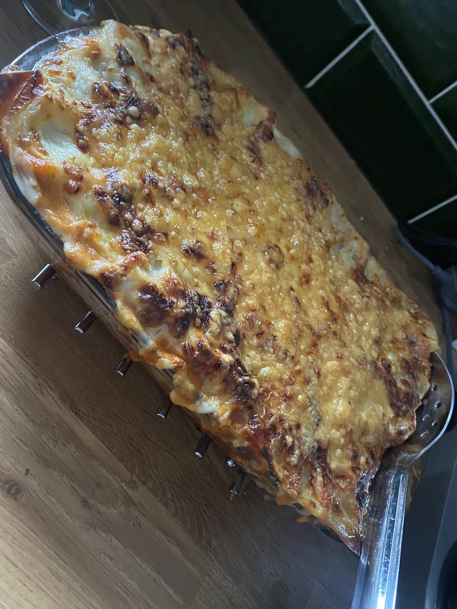 Dishing up lasagne to celebrate getting those Liam Gallagher tickets  👩‍🍳 #definitelymaybe #LiamGallagher