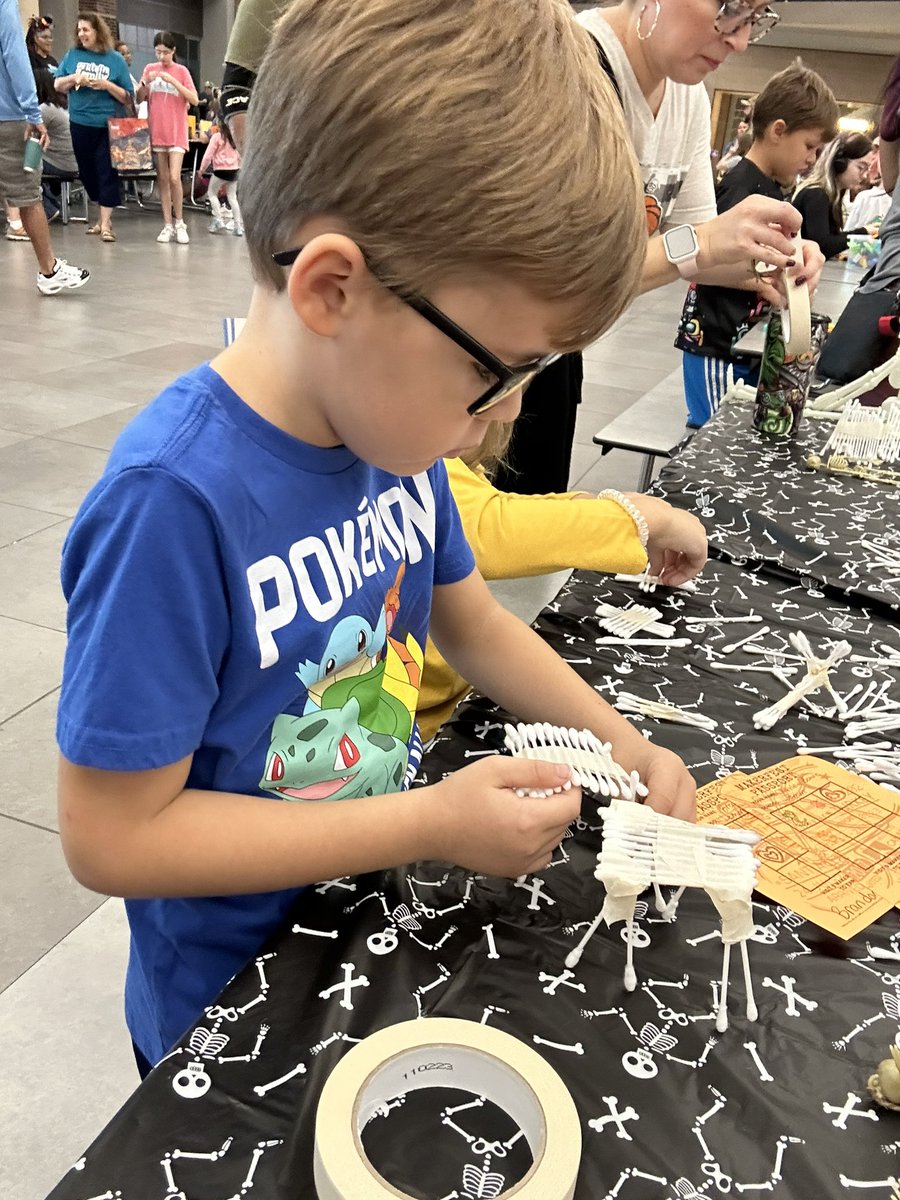 Thank you @KleinLibraries for putting on Makerfest today! My kids are having so much fun!!! @KleinISD