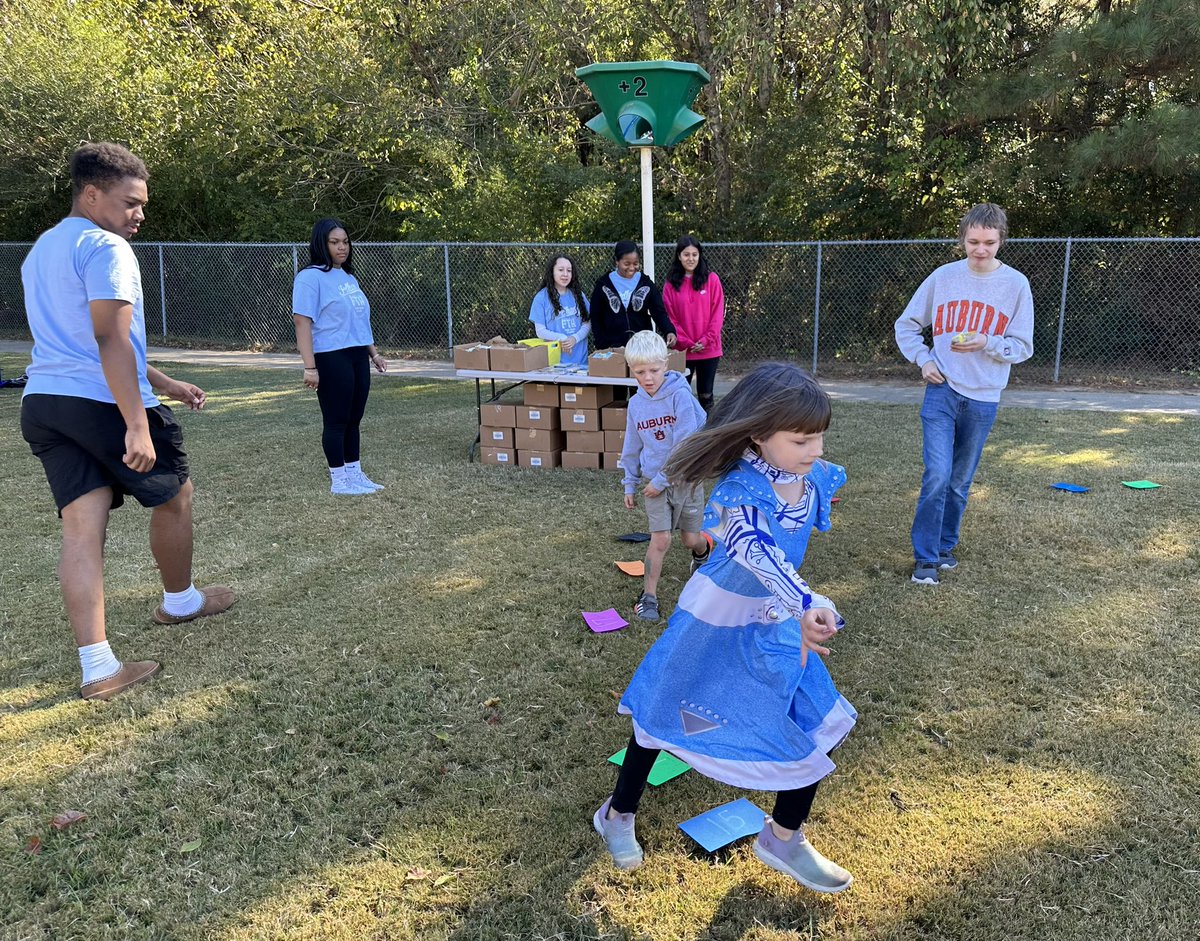 GoHam_FTA's tweet photo. FTA doing an amazing job at POE’s Fall Festival. So much fun!  @PelhamSchools @ThePelhamWayPRN @shannonbogert1 https://t.co/lL2OuIj8kR