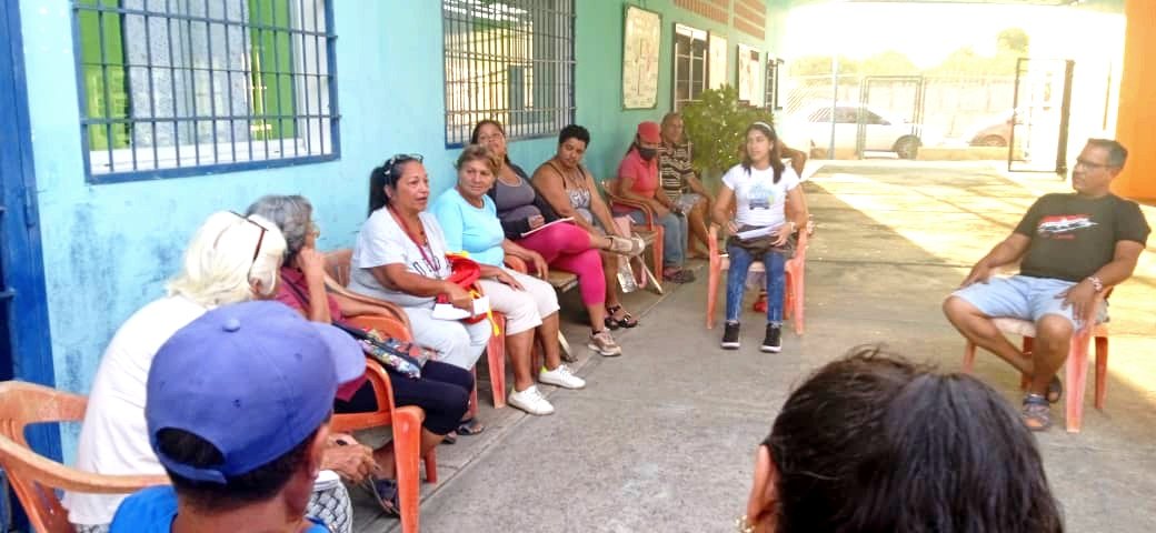 EscuelaFPP_NE's tweet photo. La @EscuelaFPP_NE Realizó Encuentro con voceros y voceras de los CC Conuco Viejo I y Conuco Viejo II, en la Base de Misiones Petronila Mata en Municipio #García, con exposición de las potencialidades de estos territorios Comunales. 
#VenezuelaEsTradición 
#poupettekenza https://t.co/4E8hNIViPC