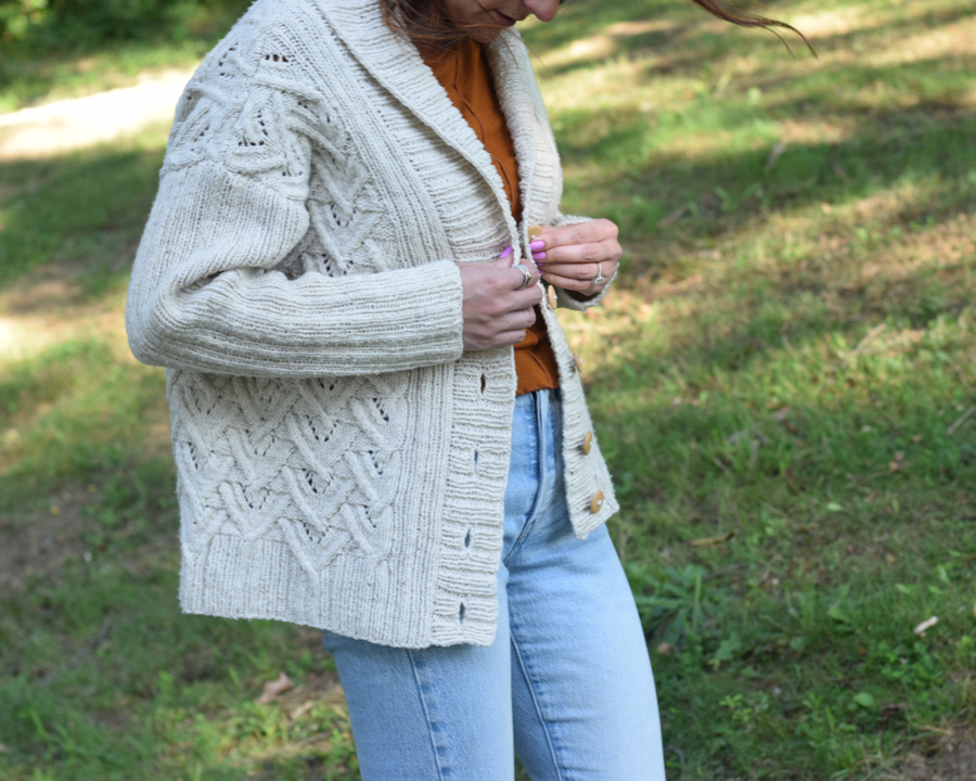 papermoonknits's tweet photo. • ☾ •      How do you make buttonholes?

For me, there's nothing worse than a buttonhole that stretches out and doesn't keep the button in place. A poorly-made buttonhole can ruin your wonderful work. 

I use a one-row buttonhole that involves a some nifty man... https://t.co/1GndbgKk6l