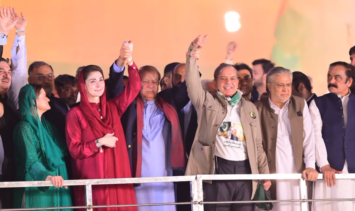 yusrataj541's tweet photo. Alhamdulliah....Minar_e_pakistan erupts in love for Mian Muhammad Nawaz Sharif.
#SherKiWapisi https://t.co/XQv5Qp6VC9
