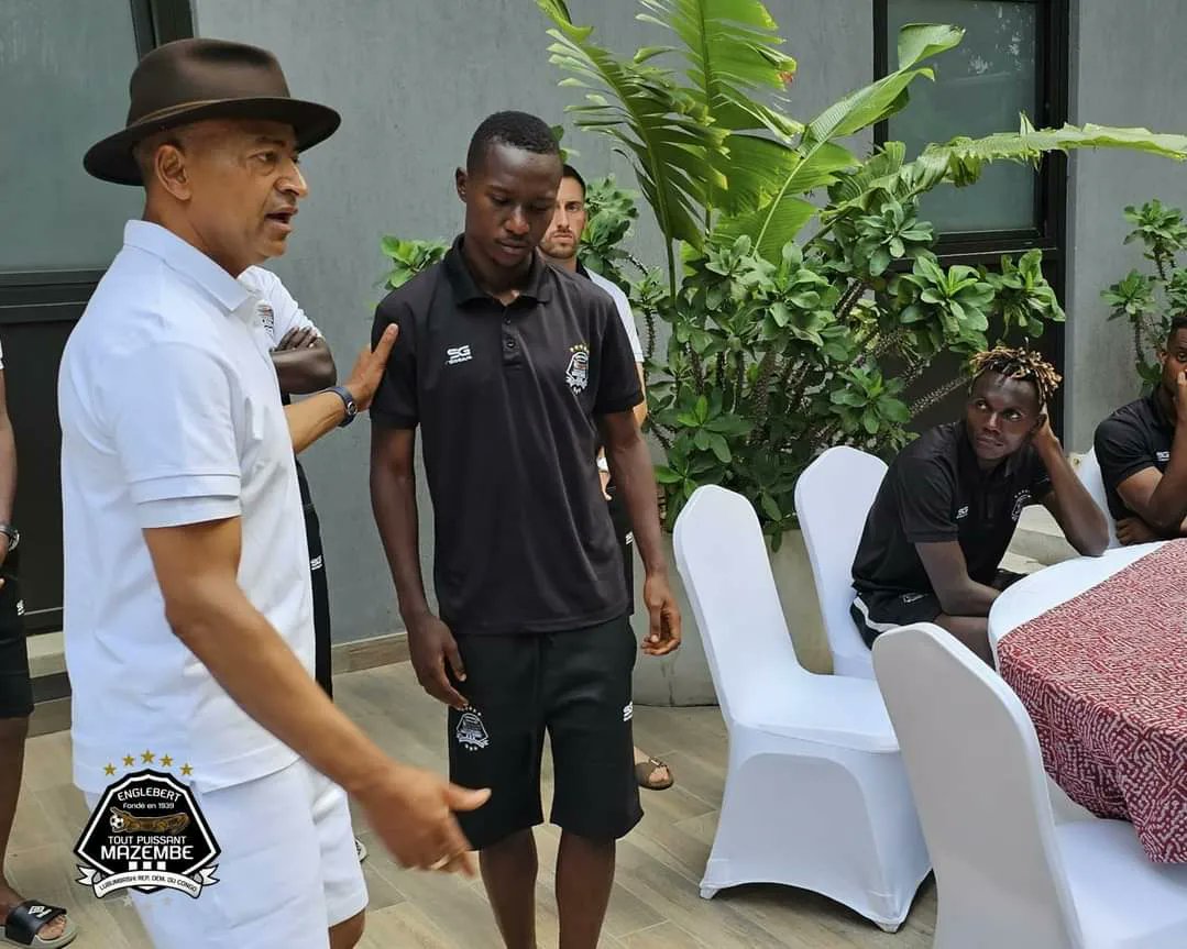 #congoactubuzz #tpmazembe
La veille de son premier match, le TP Mazembe réconforté par son président Moïse Katumbi qui a eu des mots forts pour remonter le moral des corbeaux. Le  mot d’ordre reste Victoire, victoire