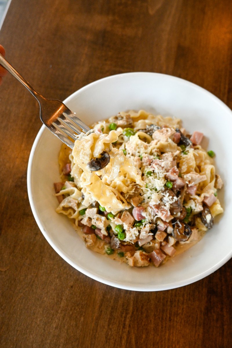 Quality ingredients, expert craftsmanship, and BellaBrava's secret ingredient: love. Come savor it all. 🍴

📸: Pasta Brava