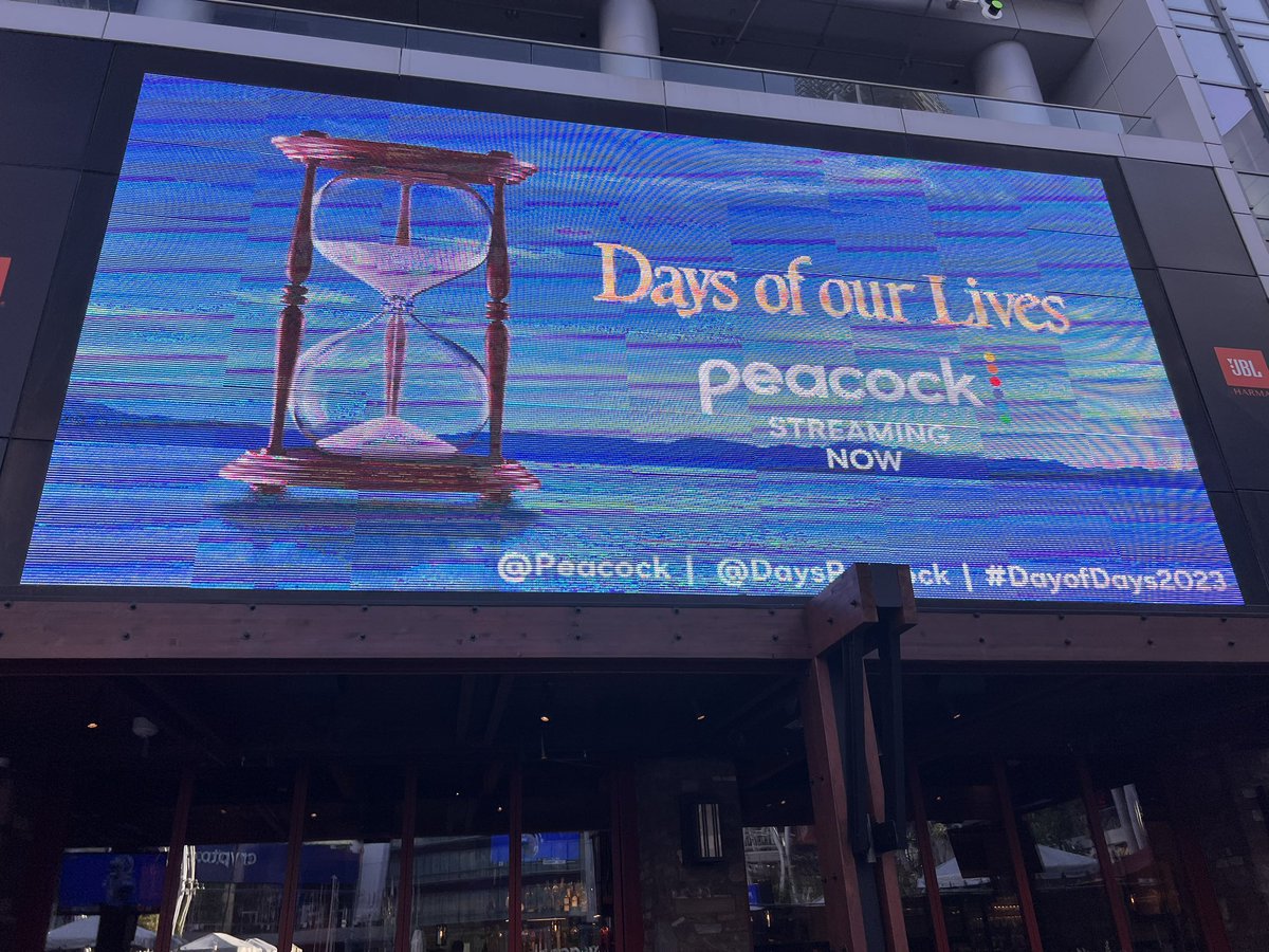 jarlenafan1985's tweet image. Been here since 7am, so excited! #Days #DayofDays
