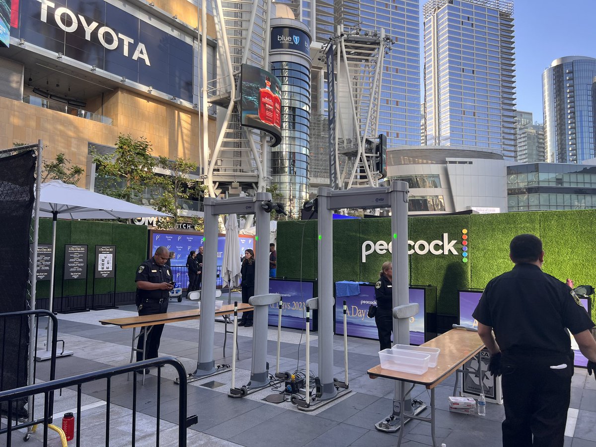 jarlenafan1985's tweet image. Been here since 7am, so excited! #Days #DayofDays