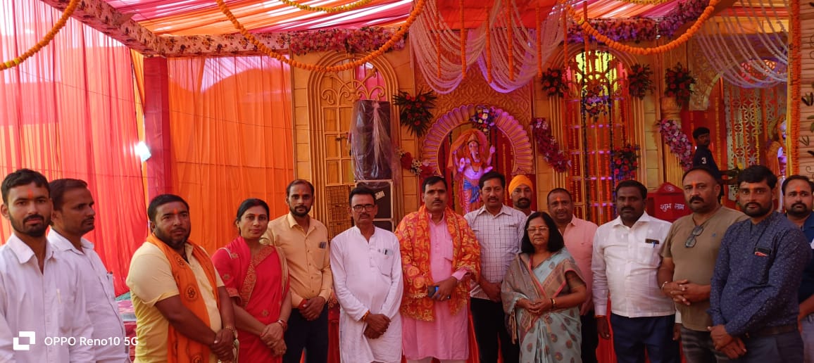KCMishrabjp's tweet photo. कल पुवायां इंटर कालेज मैदान पहुंचकर पवित्र नवरात्रि में माता रानी का आशीर्वाद प्राप्त किया..!! माता रानी का आशीर्वाद आप सभी भक्तों पर हमेशा बना रहें..!! 
#जय_माता_दी 🚩🚩🙏🏾🙏🏾 https://t.co/kvpxmmoTqO