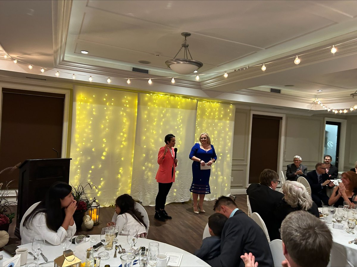 Lianne_Rood's tweet photo. Incredible evening at @CaradocSandsGC! Thank you to everyone who came out to the Fall Harvest Gala! Special thanks to our special guest, my friend, @MelissaLantsman for making the trip to be with #TeamRood and for delivering an incredible speech! I am blessed to have so much positive feedback and support from the #LKM community. There is so much enthusiasm and hope in the Conservative movement. I am confident we will #BringItHome!