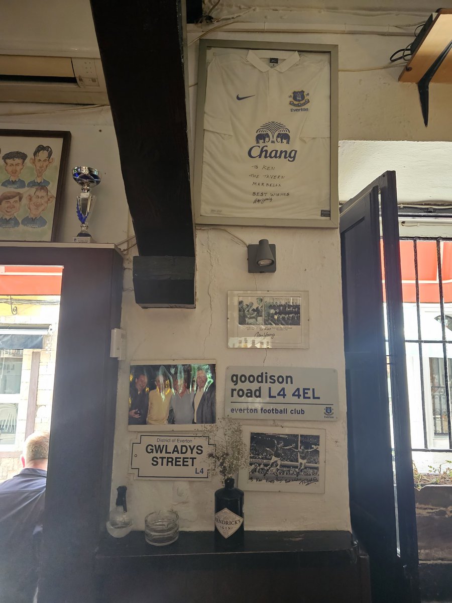 Daveyk14's tweet photo. @LukeSallis @lee83edwards the only place showing the arsenal game in marbella is an Everton bar tucked away in a cobbled corner of the old town. Mind blown https://t.co/ryRFpIZyc7