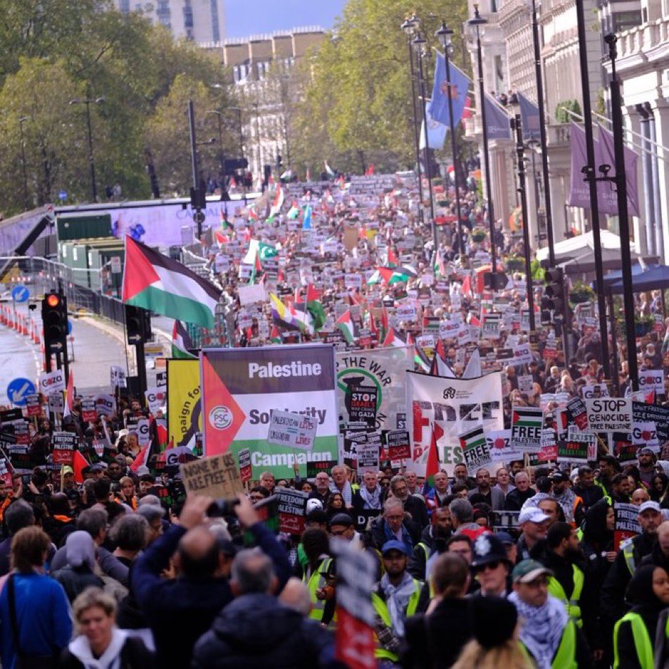 arnesa_kustura's tweet photo. London today. I have no words.

I have to say that Palestinians continued faith is one of the most beautiful &amp; powerful things I have witnessed. Their continuous resistance. The fact they have never given up on their homeland, it should serve as an example to so many of us. https://t.co/S12jWBQ96z