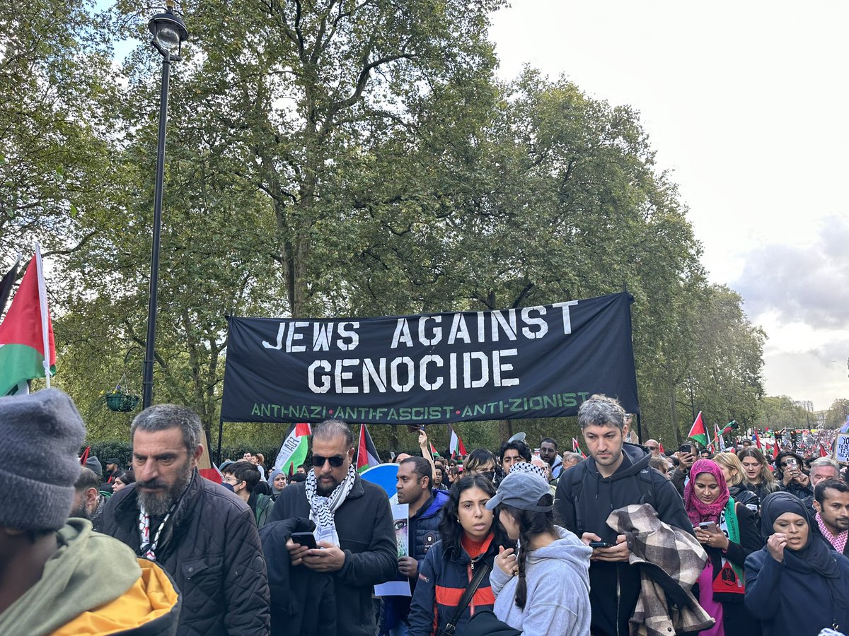owenjonesjourno's tweet photo. Today over 100,000 of us took to the streets against Israel’s Western-backed slaughter of Gaza, against the siege, against the occupation, against apartheid - and for a just settlement that offers peace and security for Jews and Arabs alike. https://t.co/waxYZJrmJ8