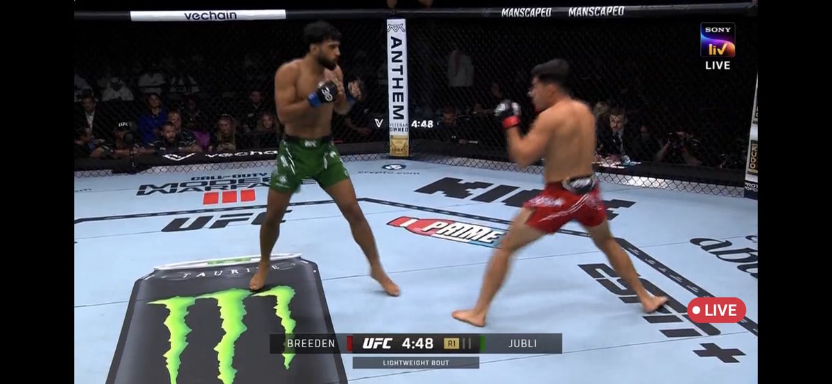 SumukhShukla1's tweet photo. Don’t put your head down champ 
You did amazing there🙌🏻
Still many more fights to go.
India has your back @anshuljubli_ 
#UFC294 #AnshulJubli https://t.co/xseNDnr2aY