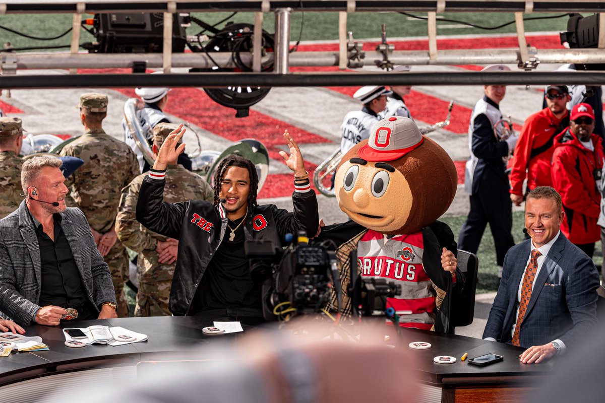OhioStAthletics's tweet photo. 👀 GUEST PICKER for @CollegeGameDay is a familiar face🏈 https://t.co/Cqm8dYz02e
