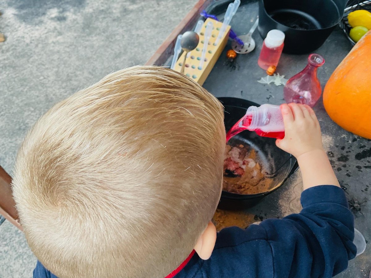 ChildhavenNurs's tweet photo. We love to look at potions in the autumn.  The boys and girls find lots of fun things to mix, maybe it will fizz, change colour or even smell different.  Be very careful though if you enter nursery you may leave as a frog 🐸. 
#childhoodmemories #cosy #EarlyChildhood #EYFS https://t.co/HyVZU2zmd5