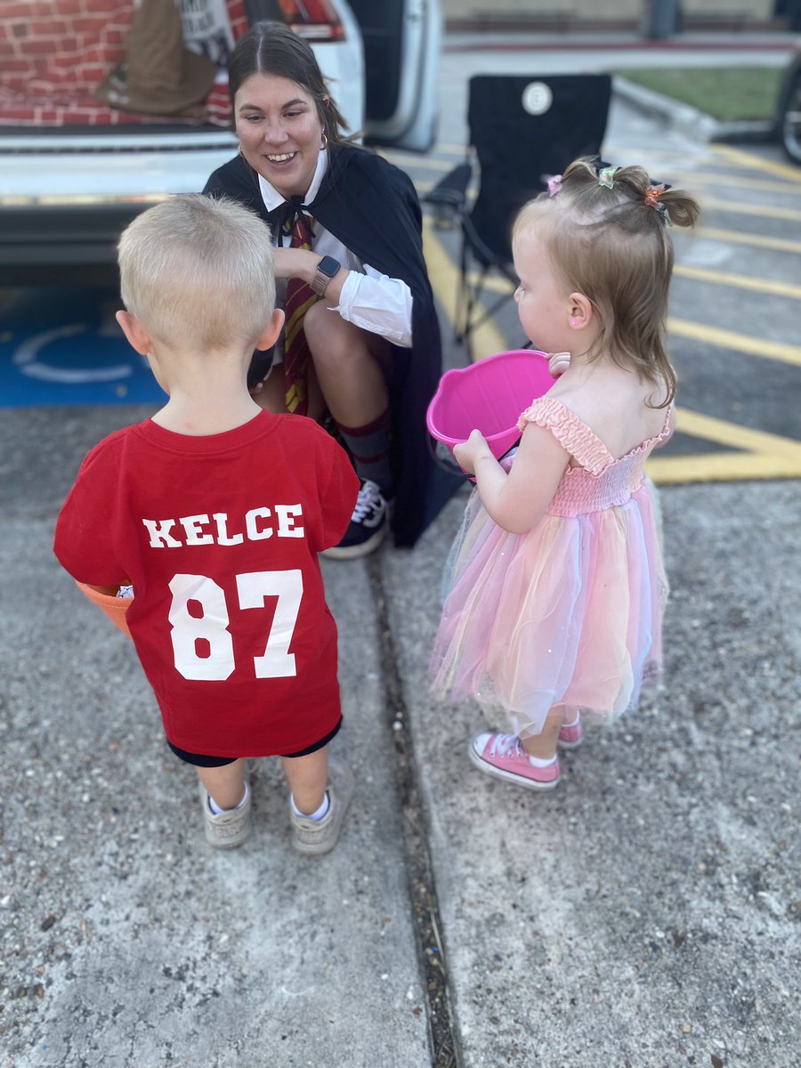Thank you <a href="/hheptakingwood/">Hidden Hollow PTA</a> for hosting a wonderful Trunk-or- Treat! 🎃Travis and Taylor had a blast. 💎🏈<a href="/ferrerohhe/">Brittany Ferrero</a> <a href="/taylorswift13/">Taylor Swift</a> <a href="/tkelce/">Travis Kelce</a> #AreYouReadyForIt 

#futureRoadrunners <a href="/HumbleISD_HHE/">Hidden Hollow Elementary</a> #growningGreatness