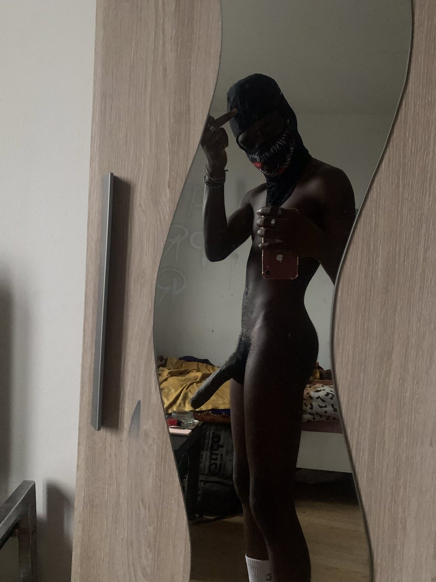 Asmodee_225's tweet photo. Wsh bande de choenne qui veut venir devant 🥷🏾😈

Like et rt stv me sucer comme une chienne https://t.co/woOTvyPul3