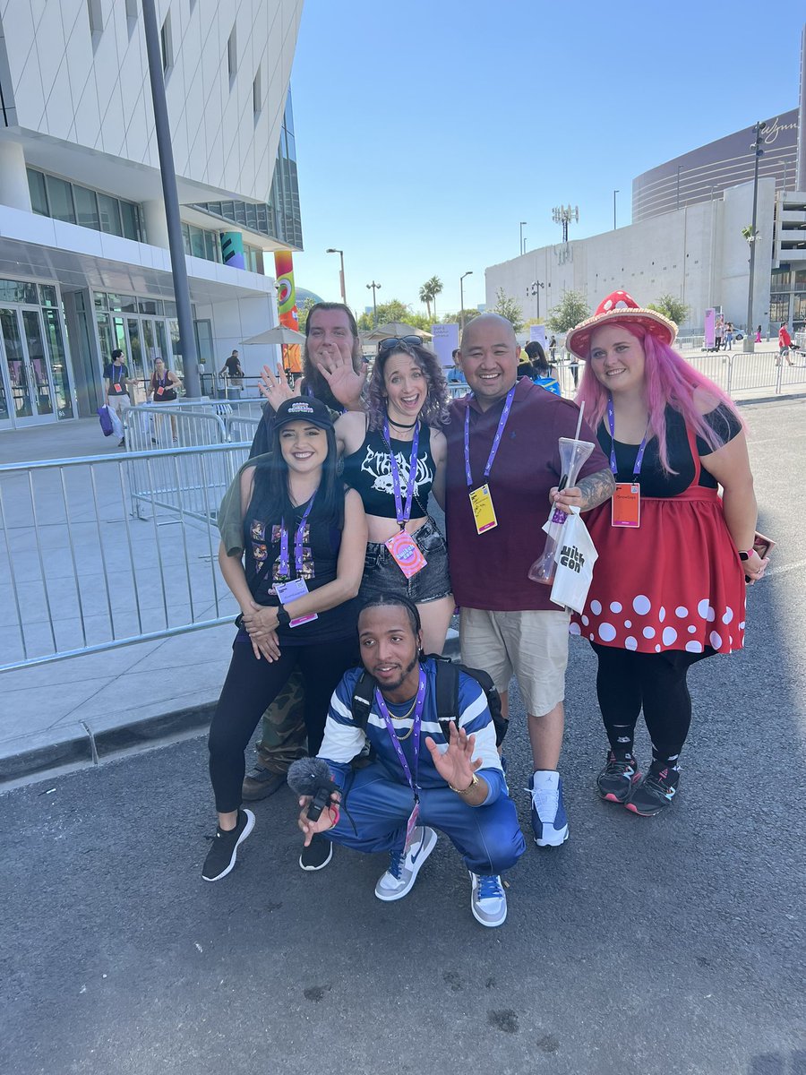 AllThatJu1ce's tweet photo. Coming to #TwitchConLasVegas was the best decision i’ve ever made!

Coincidentally, today officially marks my 2 year twitch anniversary and I never would’ve thought i would make so many friends. I’ll never forget this weekend! (Repost) Had to edit photo first https://t.co/bVt6mKBSvf