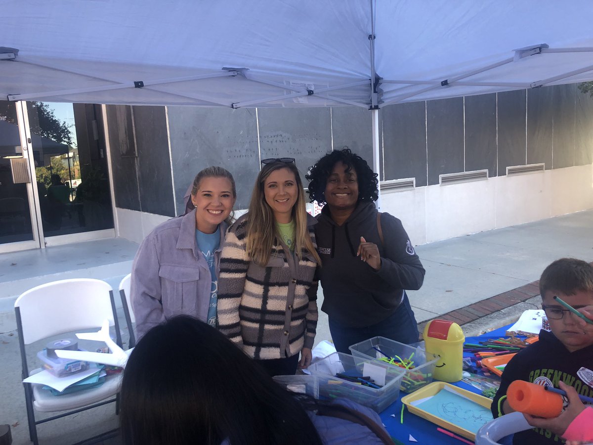 S2TEMCentersSC's tweet photo. It’s a beautiful day at the iMAGINE Lakelands #STEAM Festival in #GreenwoodSC with @S2TEMCentersSC staff inspiring attendees with #iMAGINEontheMove doodle bots, wearables, and drones!
#STEAMfestivals #STEMfamilyfun #STEMinSC https://t.co/ZZh6vUBDy4