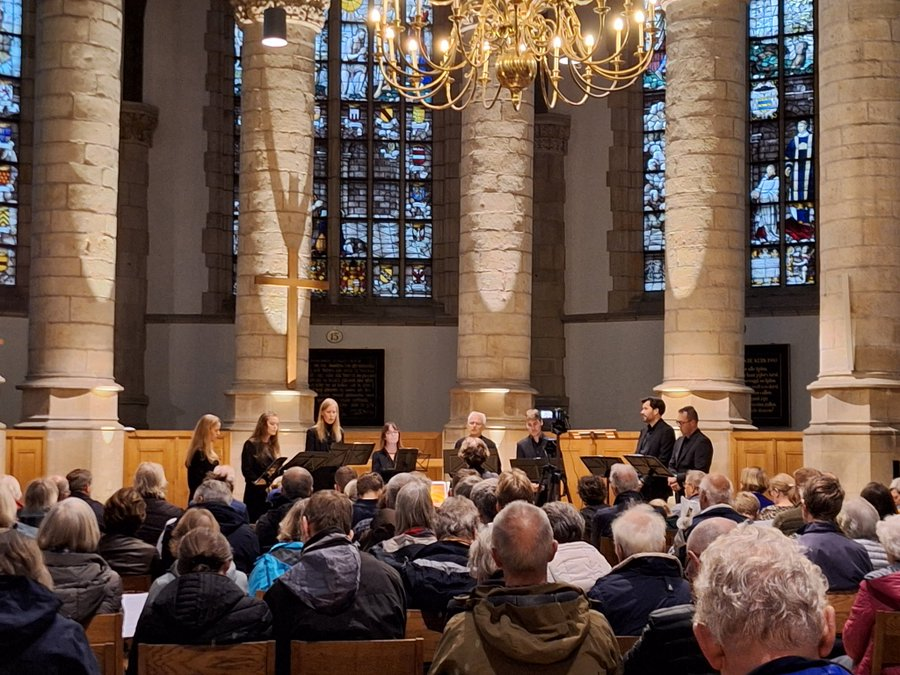 Prachtige uitvoering vanmiddag in Goudse <a href="/SintJanskerk/">Sint-Janskerk Gouda</a> van Heinrich Schütz' Musikalische Exequien, door vocaal ensemble Piacevole, met <a href="/NanetteMans/">Nanette Mans</a>.