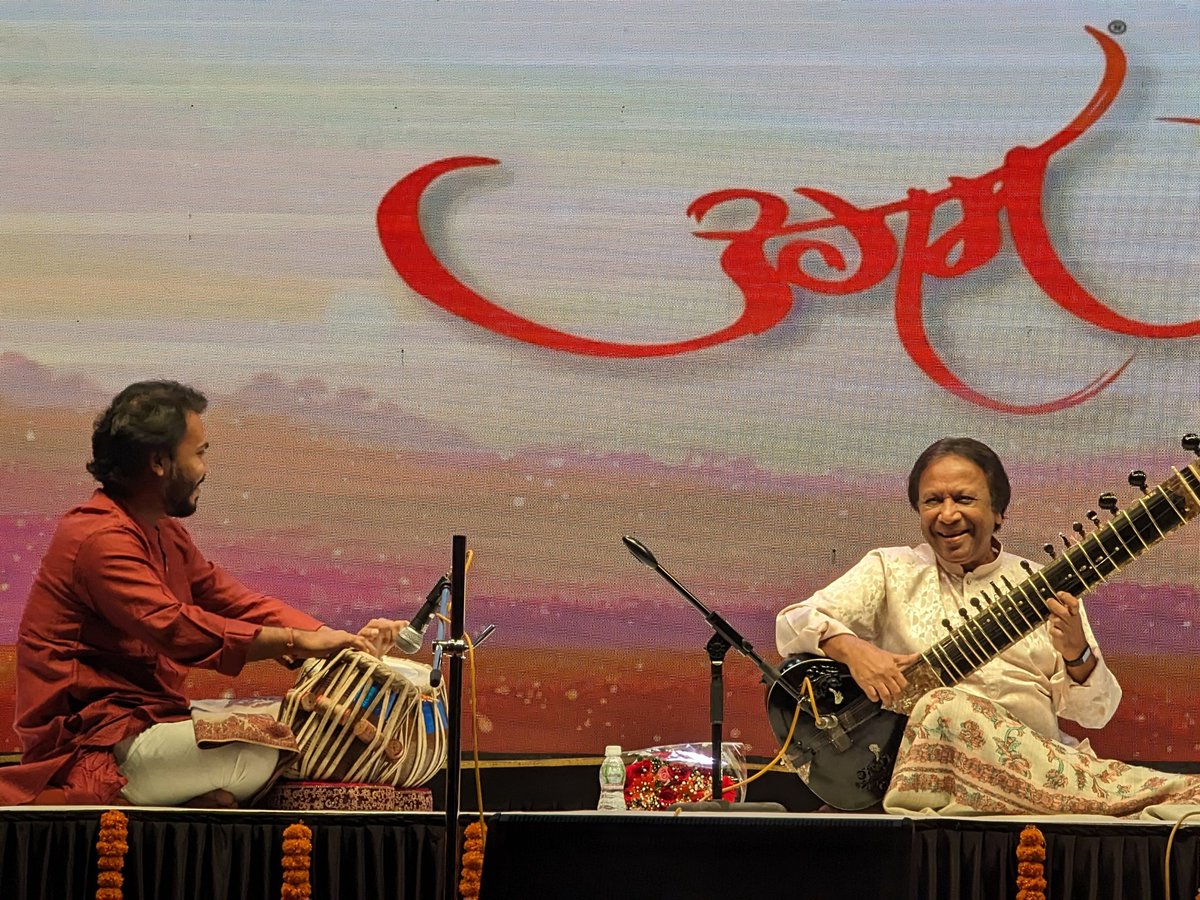 tckamdar's tweet photo. Listening to Ustad Shahid Parvez in concert with Yashwant on Tabla @ Nehru Center, Mumbai. Rag Bageshri, Jhaptaal. Both are in a great mood. Wonderful performance. https://t.co/j5O6Puv5Pu