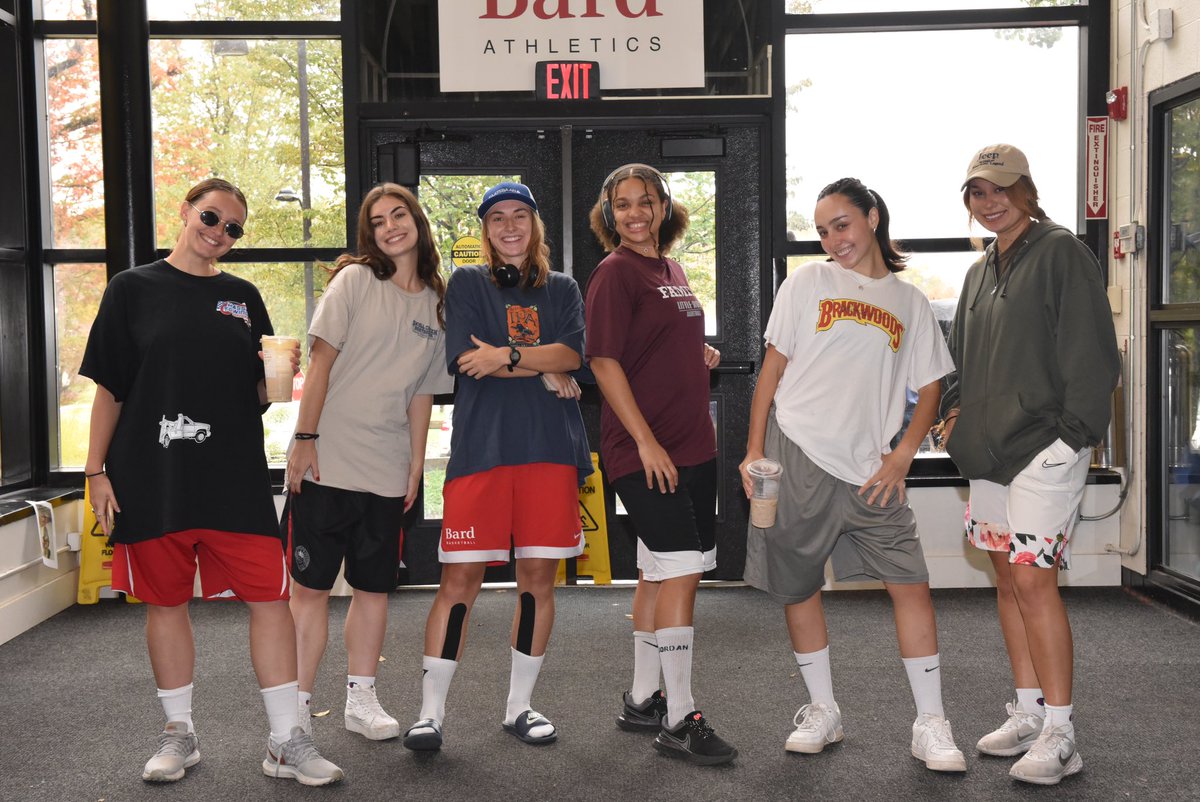 BardAthletics's tweet photo. .@AdamSandler Fit Check with Women’s Soccer!! https://t.co/NH4nhgTPVH