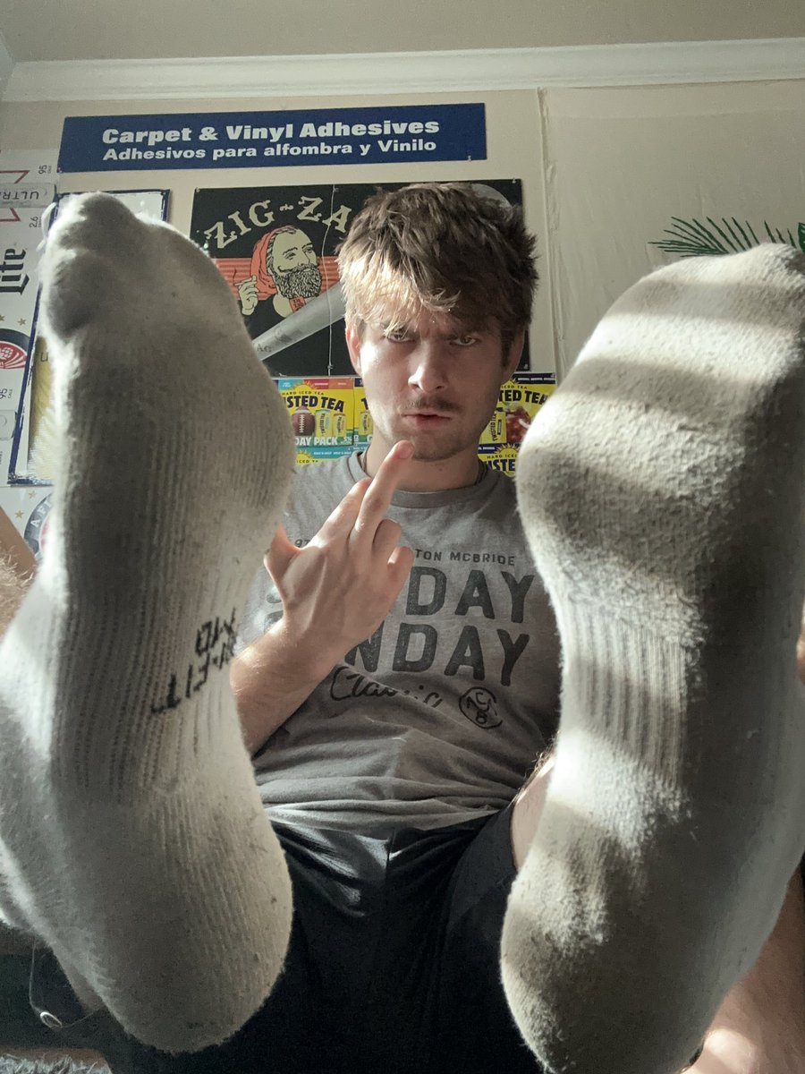 MasterQuid00's tweet photo. Come get a taste you dirty dogs. Size 13s dying to be worshipped. GET IN MY DMS FOR A TREAT PIGGIES!!!! #feet #findom #foot 🐽🐽🐽 https://t.co/g7TVUdJH1A