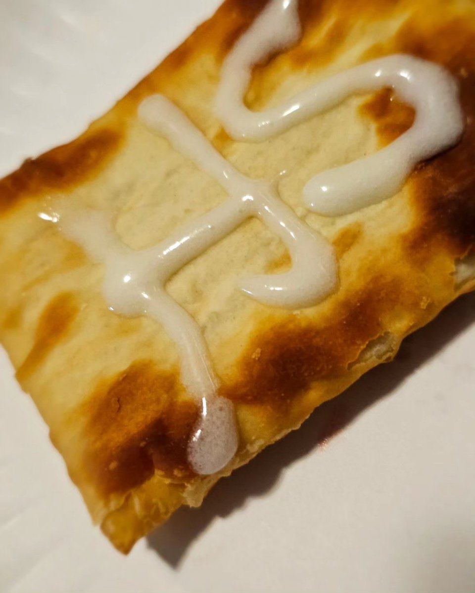 SwayShay's tweet image. Creative and high. 🤣 

#toasterstrudel #breakfast #harrystyles