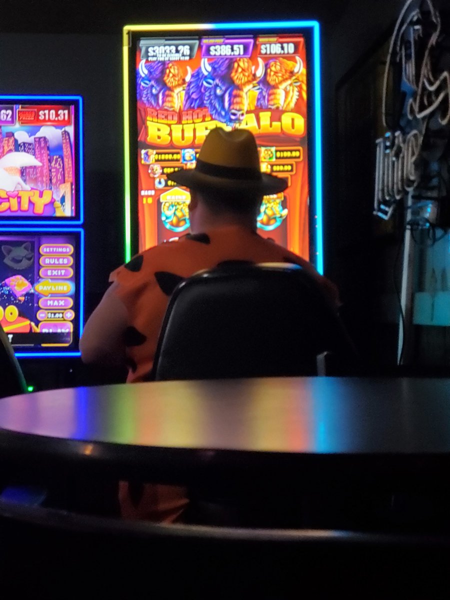 d00blord's tweet photo. bouncer at the karaoke bar hitting slots https://t.co/YuHWidu5R0