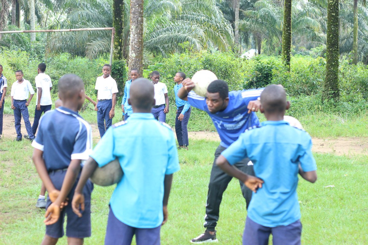 ChukwuebukaFA's tweet photo. WEEK 72➡️ #CSFFTP23
At Excellent School, Akwa Ibom & Beluah Model School, Aba,Abia State on Friday 20/10/2023 with @ChukwuebukaEZ
🎥 https://t.co/H0snqCA68b
#ChukwuebukaFreestyleEntertainment #ChukwuebukaFreestyle #ChukwuebukaSchoolFreestyleFootballTrainingProgram #CSFFTP https://t.co/s8ufMmSqU1