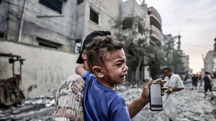 Dear God, how I wish I could comfort them. Give them Hope and convince them that SOON everything will be OK. That there really is a silver lining ☁️🙏🏼🙏🏼 😢 #war #IsrealPalestineconflict