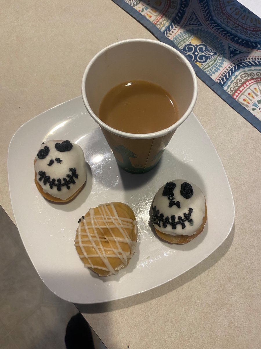 Ojoksft's tweet photo. Stopped at the new coffee/tea bar here in Schoharie - Love Shine Tea - awesome owner, awesome products, #GoodVibes!
https://t.co/oNKhavYc5s
Chai
Matcha
#FreshTea
#LoveShineTea
#BitchinDonuts
#SchoharieNY
#518Foods https://t.co/cI6Khq0PxZ