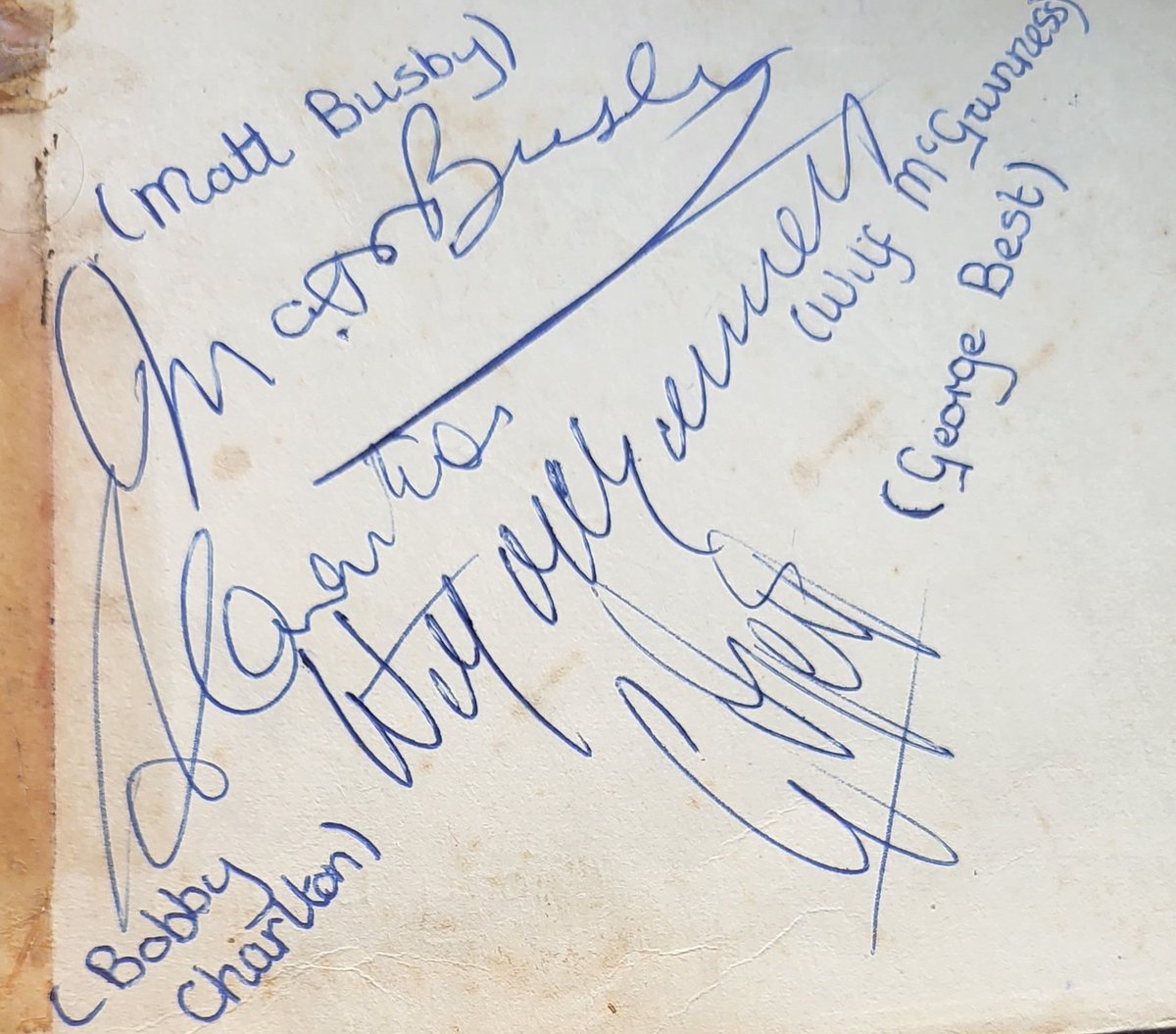 dv_83's tweet photo. @ManUtd This Manchester Utd Autograph book my dad was sent by his cousin - a ballboy at Old Trafford during the Busby Babes years now seems more precious than ever after hearing of the news of Bobby Charlton's passing today. R.i.p Bobby #legend
@ManUtd https://t.co/6Bm5DWMgl7