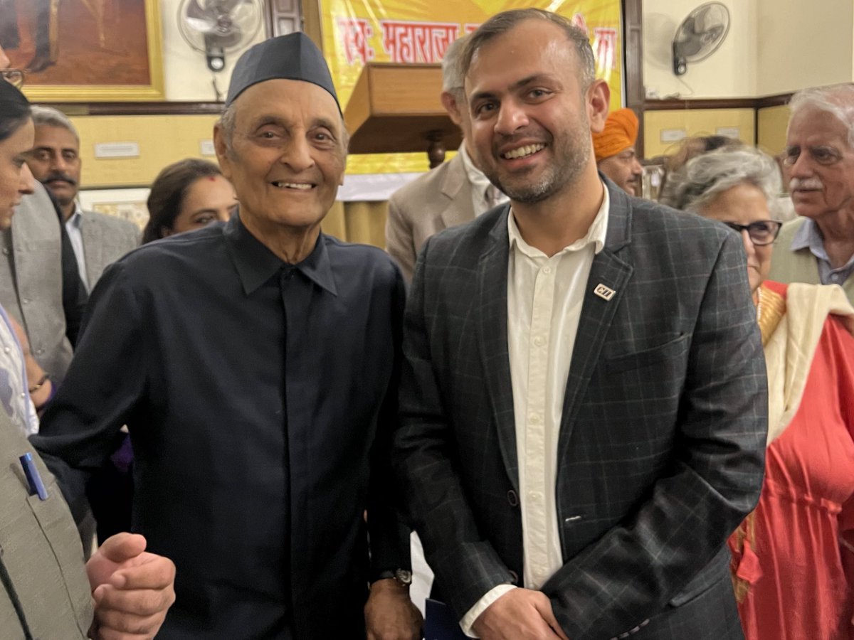 🙏 Honored to meet Dr. Karan Singh, a stalwart in Indian politics and philosophy, at the 231st birth anniversary celebrations of Maharaja Gulab Singh. His wisdom and vision continue to inspire us all. Wishing him more years of invaluable guidance!  #inspiration #GreatLeaders