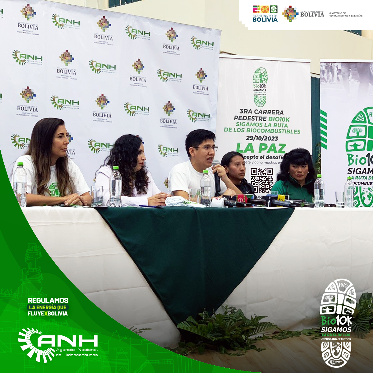 AnhBolivia's tweet photo. 🌿La #ANH realizó el lanzamiento oficial junto a autoridades y deportistas reconocidos, de la carrera pedestre más importante #Bio10k “Sigamos la ruta de los biocombustibles”, evento que celebra la biodiversidad, la vida saludable y el cuidado del medio ambiente en #LaPaz🌃🏃🏽‍♂️. https://t.co/gFVtp6kFZq