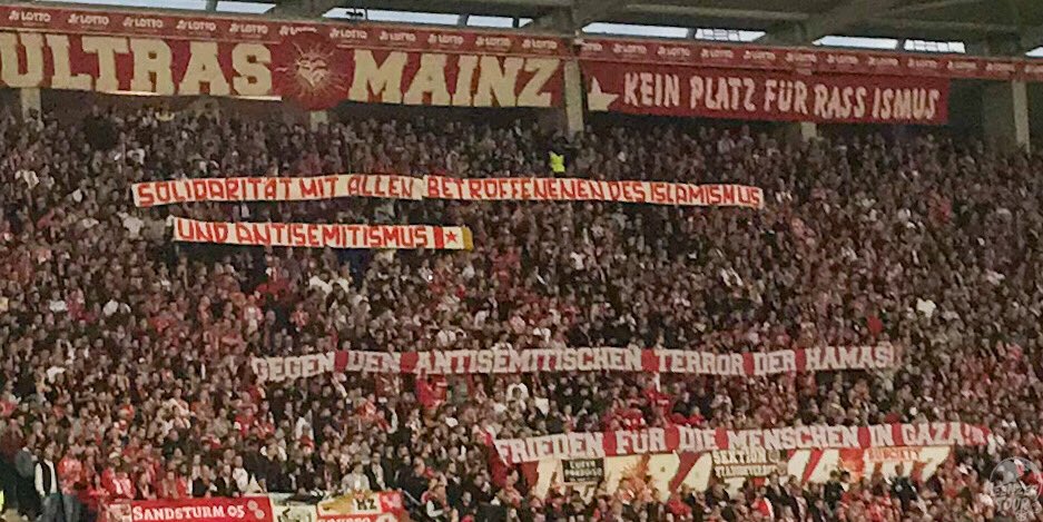 meenzer_on_tour's tweet photo. „Solidarität mit allen Betroffenen des Islamismus und Antisemitismus“ 

„Gegen den antisemitischen Terror der Hamas“ 

„Frieden für die Menschen in Gaza“

#m05fcb #mainz05 https://t.co/8Dh1Ws4Tnr