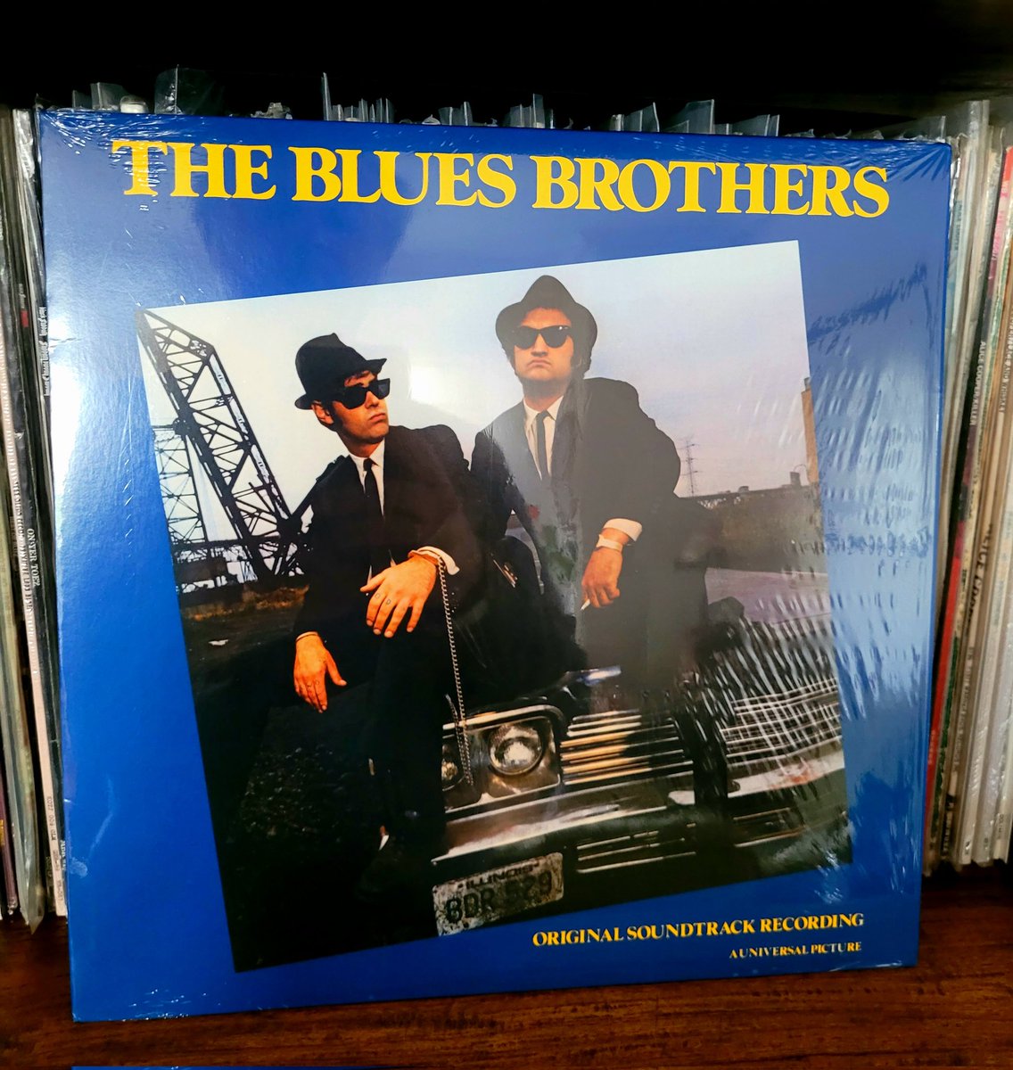 Pasando la tarde con Joliet Jake y Elwood Blues, The Blues Brothers (1980). Homenaje a la música clásica del siglo XX. Y la película, de obligado visionado. #NowPlaying #vinylcollection #Blues #soul #rhythmnblues