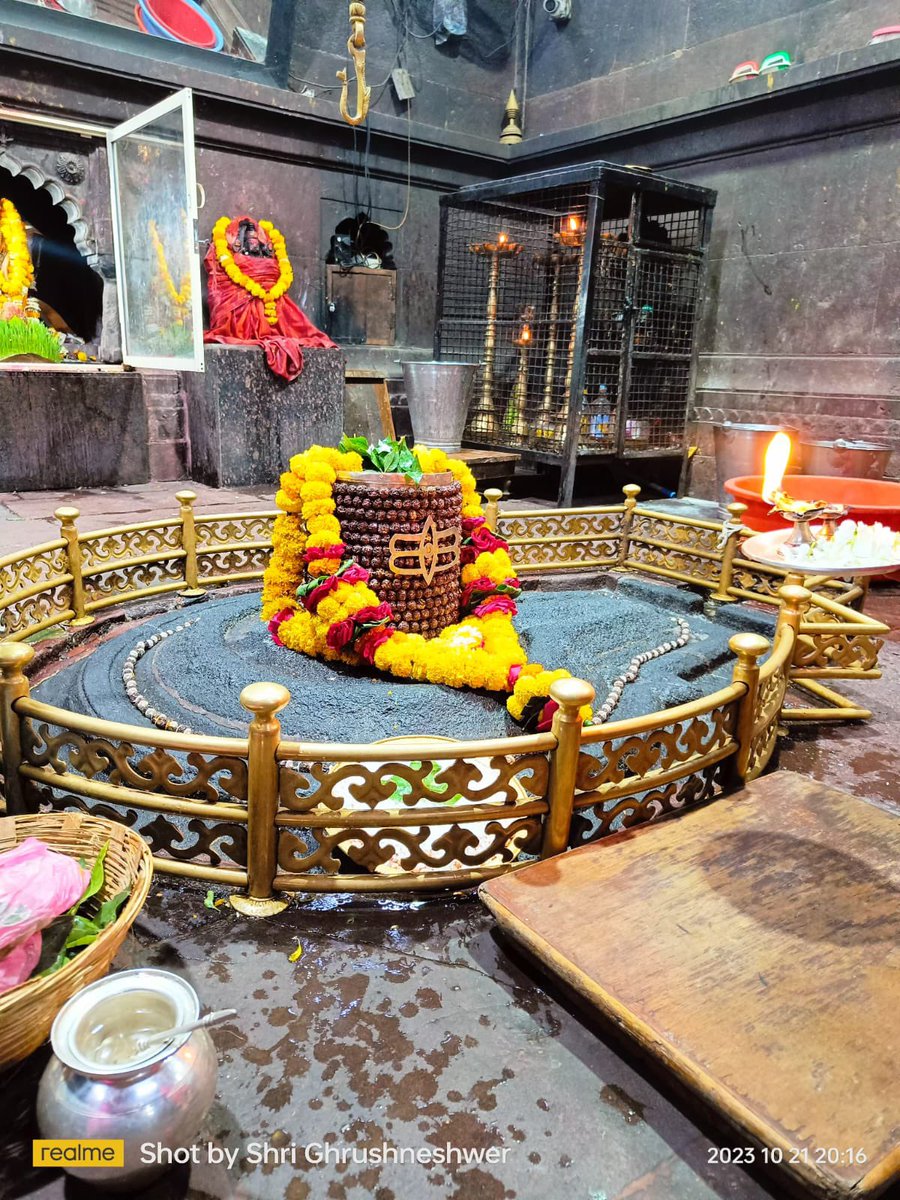 12Jyotirling's tweet photo. श्री घृष्णेश्वर ज्योतिर्लिंग जी के आज के संध्या कालीन आरती के दिव्य श्रृंगार दर्शन 21.10.2023 https://t.co/NBosKU1cxB