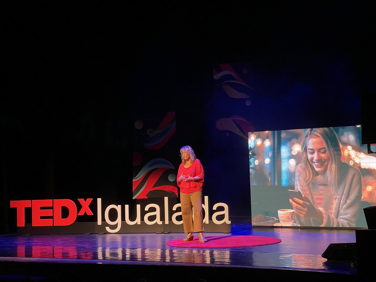 RamonCosta's tweet photo. Avui al @tedxigualada un plaer escoltar la Montse Guàrdia… parlant de les xarxes neuronals antagòniques … i la intel.ligència col.laborativa https://t.co/uRRRYkj6uW
