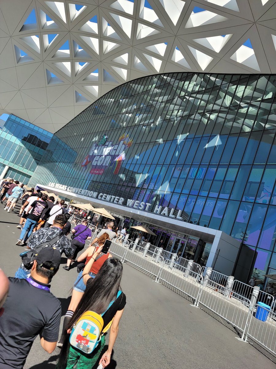 SmugYuik's tweet photo. Now I know I didn't post yesterday, but now it's day 2 of #TwitchConLasVegas !! My legs are killing me 🥲 https://t.co/ZbMMQcBEFf
