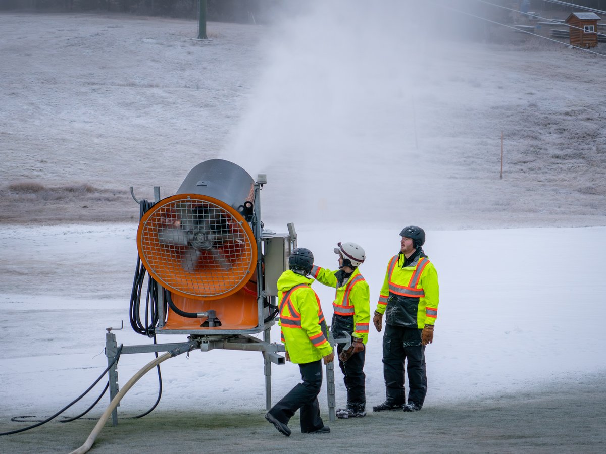 Snow making is officially underway. Time to get excited!

📅 Oct 21.

#skilouise #lakelouise #justlakeit