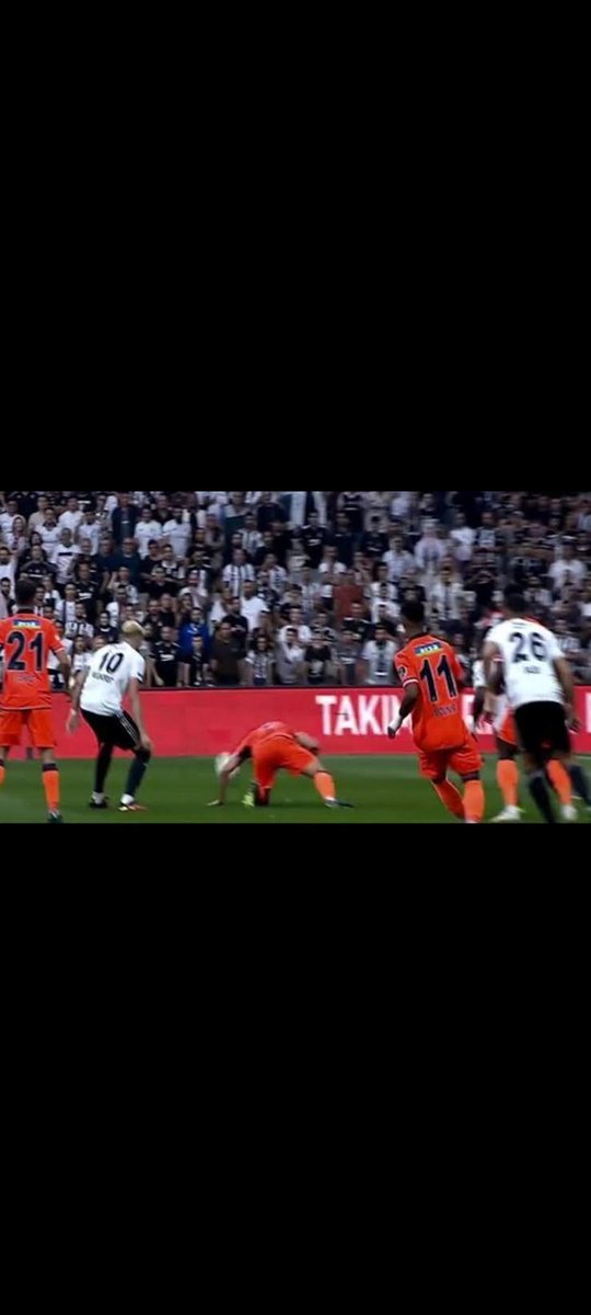 Geçen sezon destek kolu diye verilmeyen kart ve penaltı . Hakem Halil Umut Meler . Adalet duygunuza sokayım