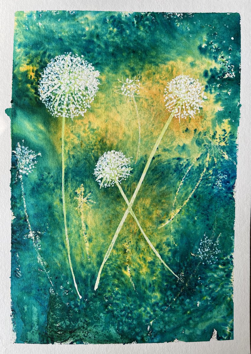 Hello, hope you are all well.

Here is a recent painting of dandelion seed heads, the effect is from using brusho and an acrylic pen. 

#art #painting #acrylic