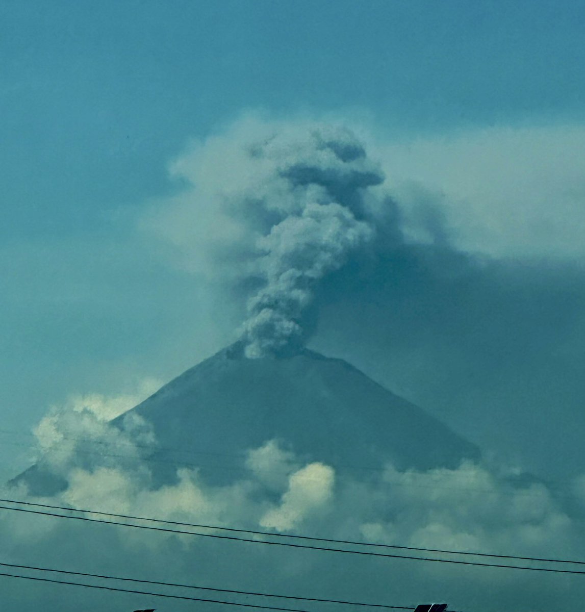 FabiolaVegaCo's tweet photo. 🌋 https://t.co/ggK0OnxfmH
