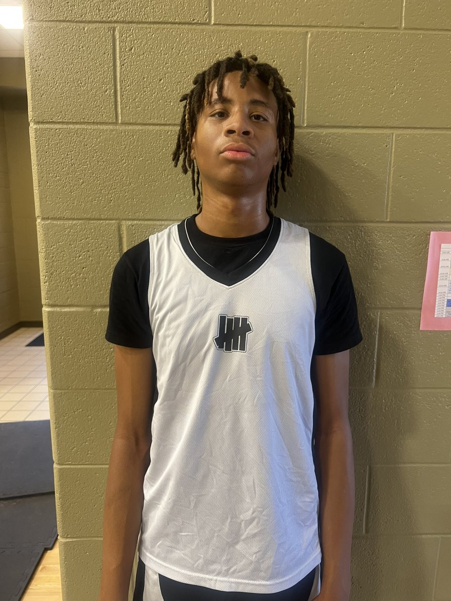 6’5 Christian Calhoun who received an offer from these live showcases was all over the floor in game one! Playing above the rim and cleaning up the glass