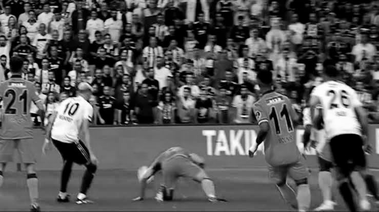 AjansHaber_1903's tweet photo. Destek eli / forma BJK, net kırmızı https://t.co/RbanJefsMQ