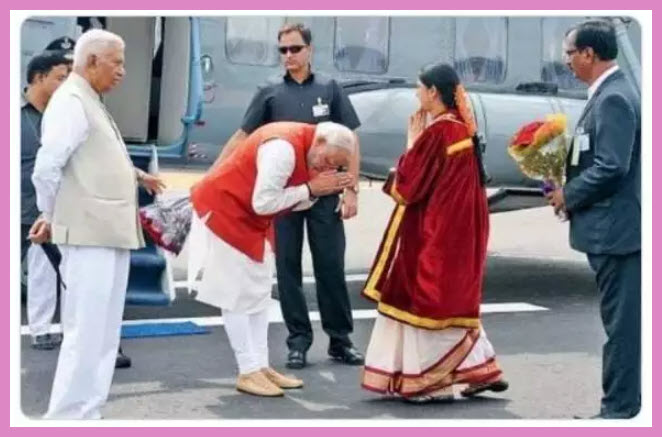 mr_india2024's tweet photo. #DogByte
@MahuaMoitra Let Not the Dog nor the Computer Byte scare you!
You should not be carried away by Humble MoDani's Bended Arms and Folded Knees! He is a Master Actor.
He needs to answer questions!
When is Bharat Becoming NOMO Free?
#SOSSISB - SAVE INDIA SAVE BHARAT
https://t.co/fYCMjx53dl