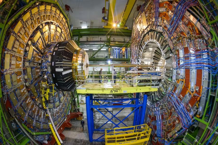 thesciquest's tweet photo. The Large Hadron Collider (LHC) is the world's largest and most powerful particle accelerator, built by CERN from 1998 to 2008.

 It explores fundamental physics by colliding particles at extremely high energies, leading to groundbreaking discoveries like the Higgs boson. https://t.co/9EHcbU1Wus