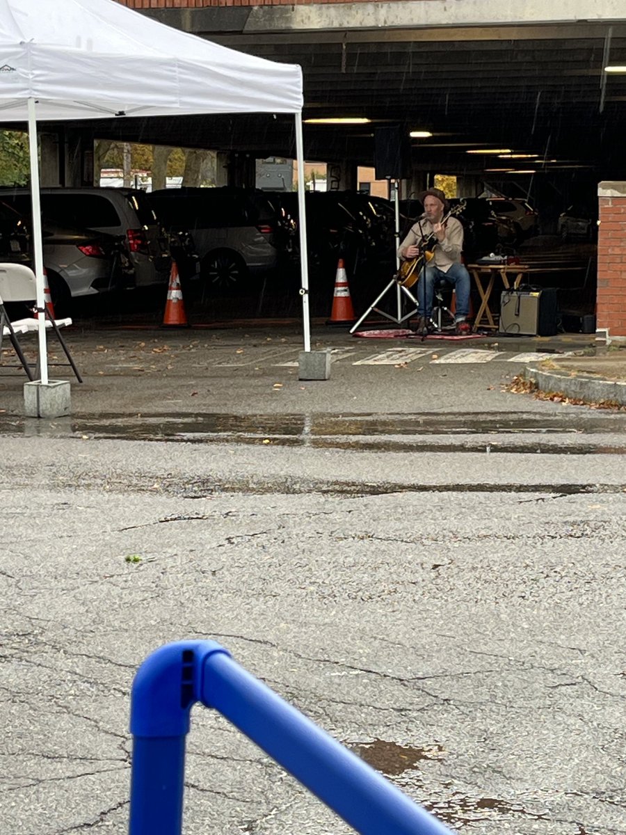 WalFarmMkt's tweet image. Okay Brad did you really have to sing “I wish it would rain?