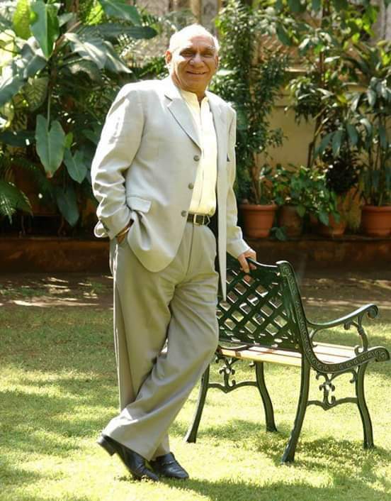 ChitrapatP's tweet photo. Remembering the legendary filmmaker & King of Romance of the Indian Cinema #Yash_Chopra on his #Death_Anniversary🙏.
He was an Indian film director, film producer, predominantly working in Hindi cinema.He made his directorial debut with "Dhool Ka Phool" (1959).
@ChitrapatP https://t.co/JMVsr3RYo4