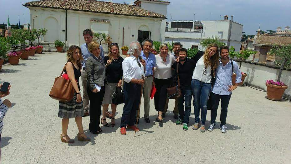 fabriziobarca's tweet photo. Ciao Bobo, ciao Sergio. Grazie per averci insegnato sorridendo. Grazie per l'aiuto che desti,con quella vignetta, al tentativo (respinto) 2013-14 di innovare l'organizzazione del @pdnetwork partendo dalle unità territoriali. (Il PD sta ancora bloccato lì, 10 anni dopo) https://t.co/WrU3Cs6gh5